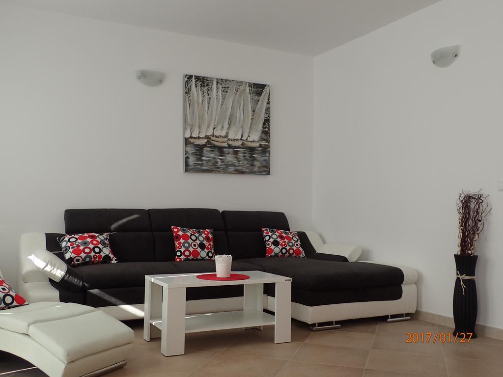 Apartment Villa Bonadea สลาโน ภายนอก รูปภาพ